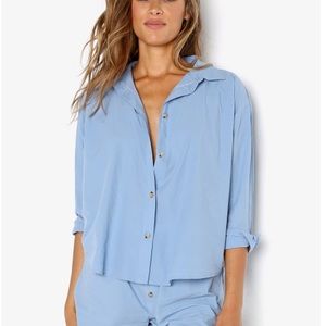 Donni Pop Shirt. Blue. Size XL. Great Condition.